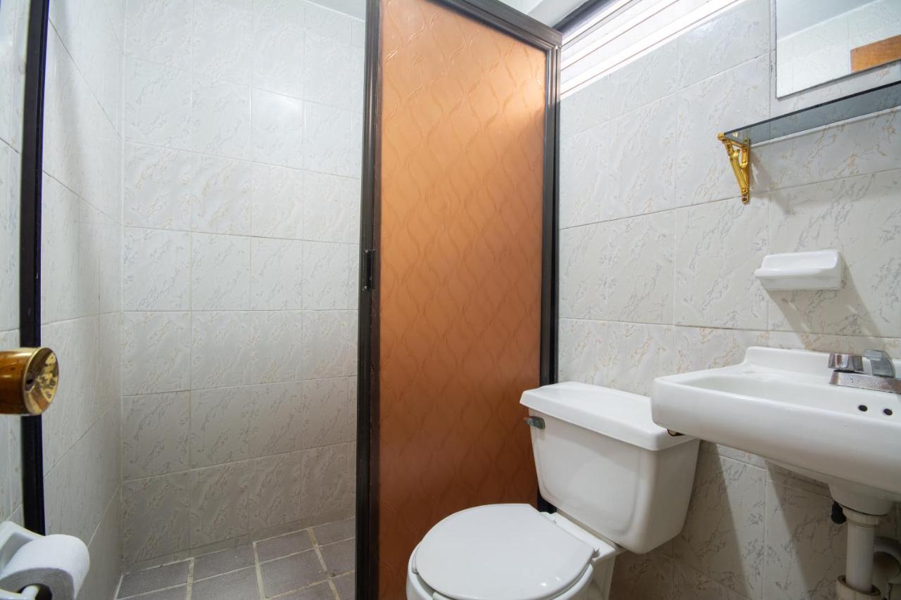 Oyo Hotel El Arabe, Ксалапа Екстериор снимка